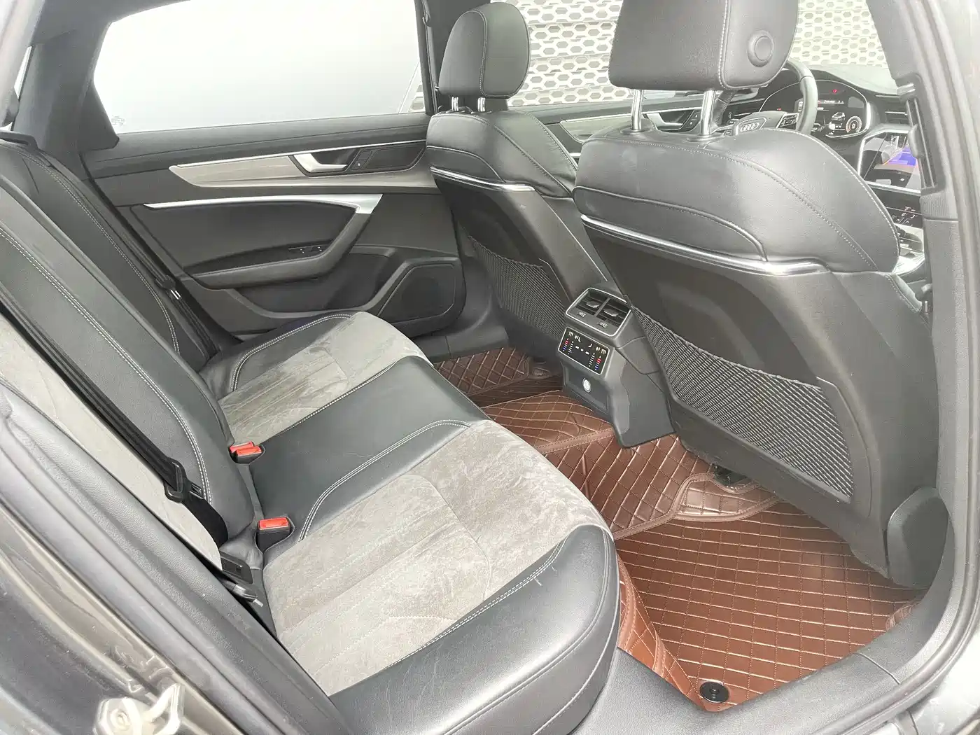 Audi A6L 2021 45 TFSI Exclusive Sport фото 10