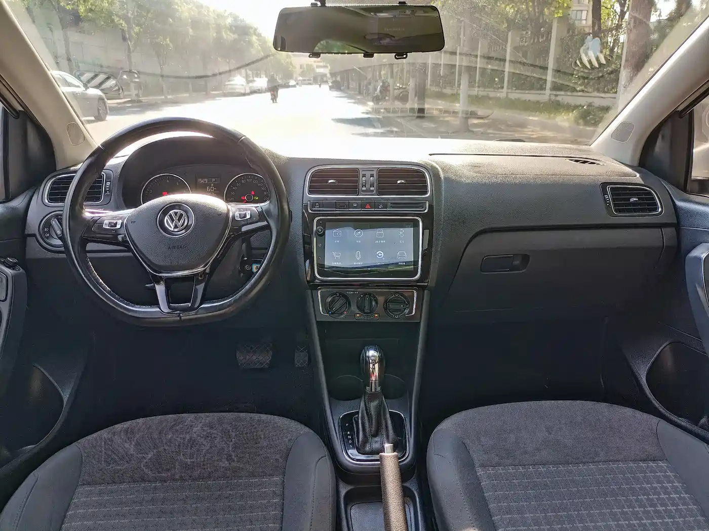 Volkswagen Polo 2018 1.5L Auto Comfort фото 30