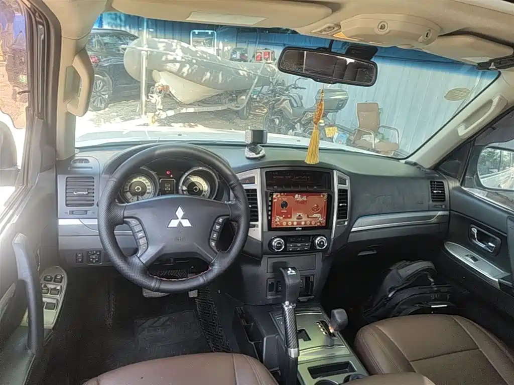 Mitsubishi Pajero (Import) 2016 3.0L Automatic Standard (China V) фото 10