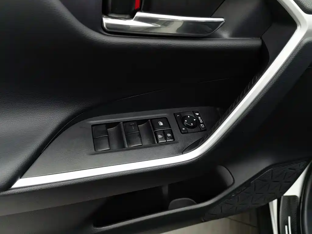 Toyota RAV4, миниатюра 9
