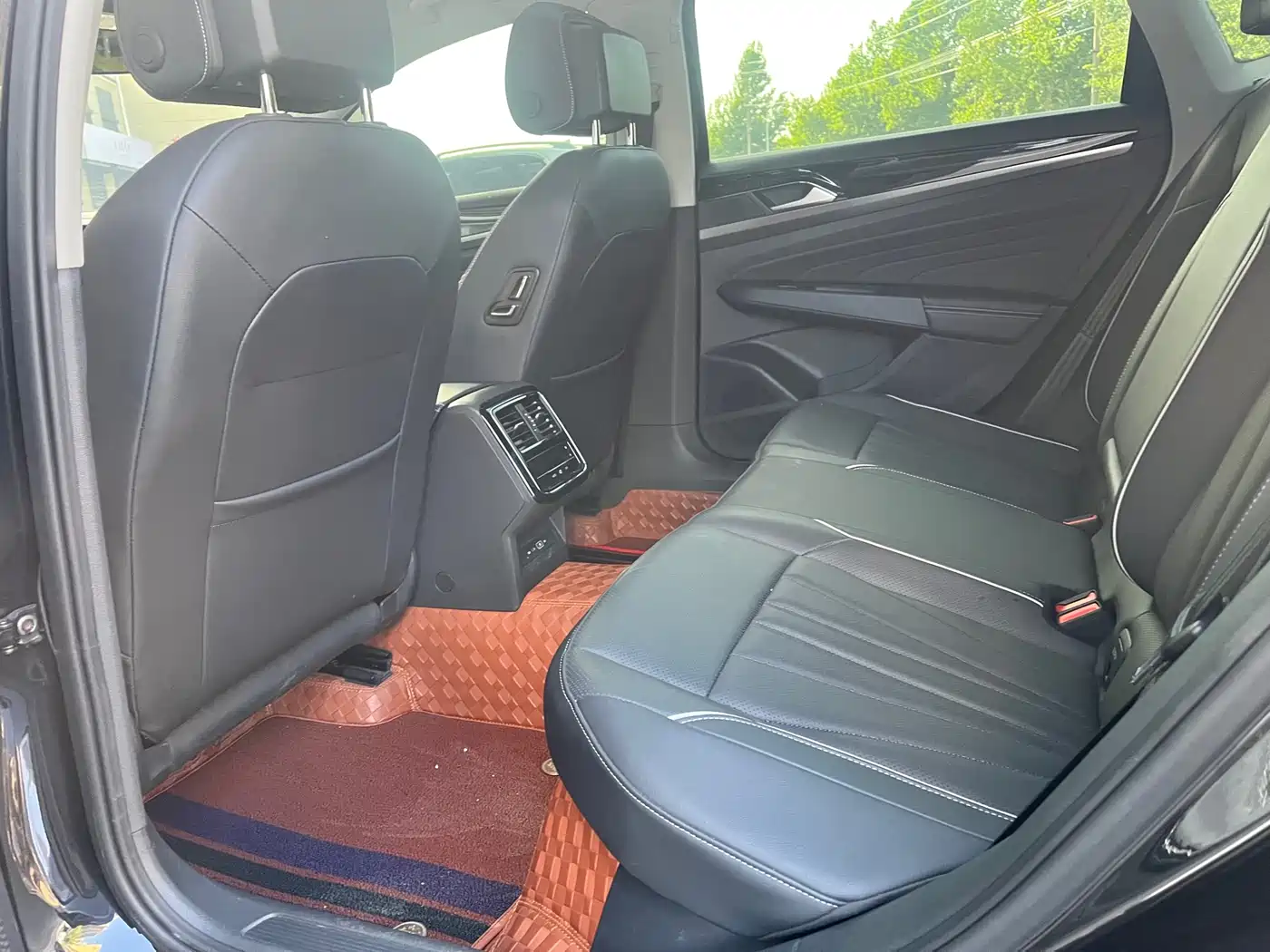 Volkswagen Passat 2024 380TSI Elite Edition фото 14