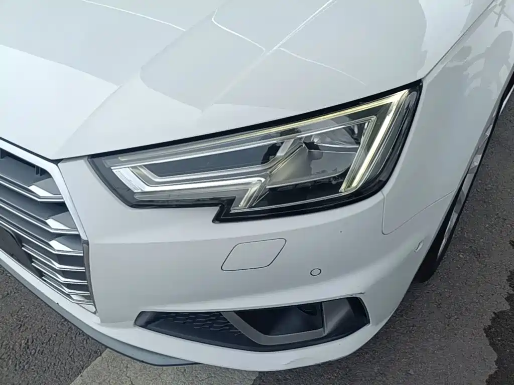 Фото 24 - Audi A4L