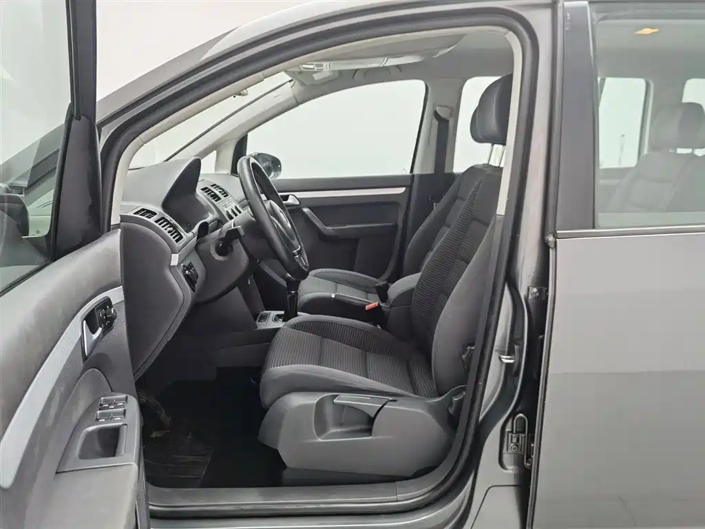 Volkswagen Touran 2015 1.4T Manual Trend Edition 5-seater фото 10