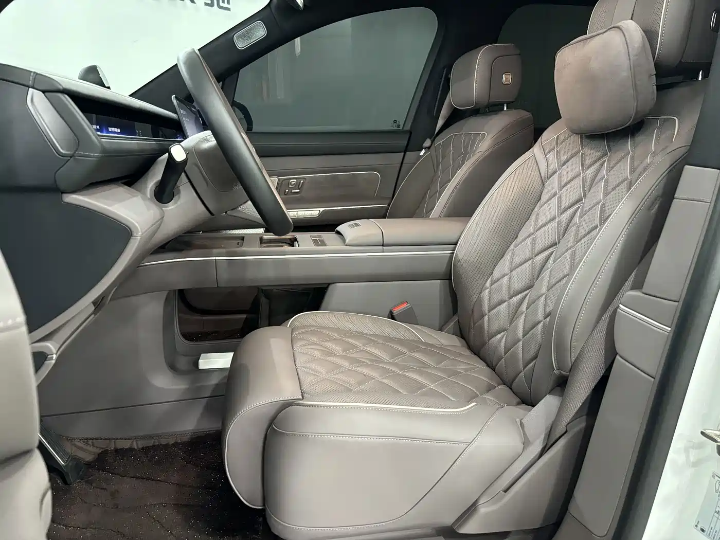 NIO ES8 2026 2025 Model 6-Seat Executive Luxury Edition
