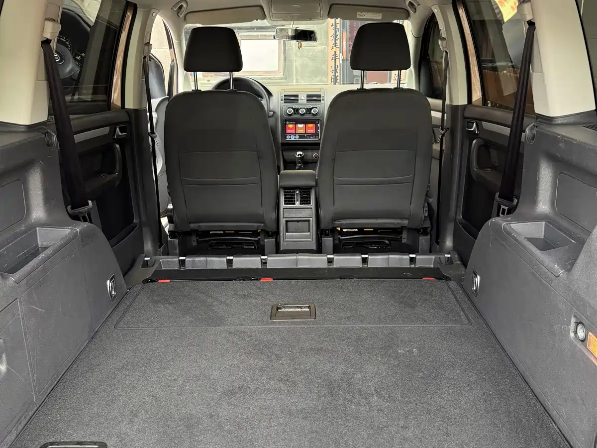 صورة 4 - Volkswagen Touran