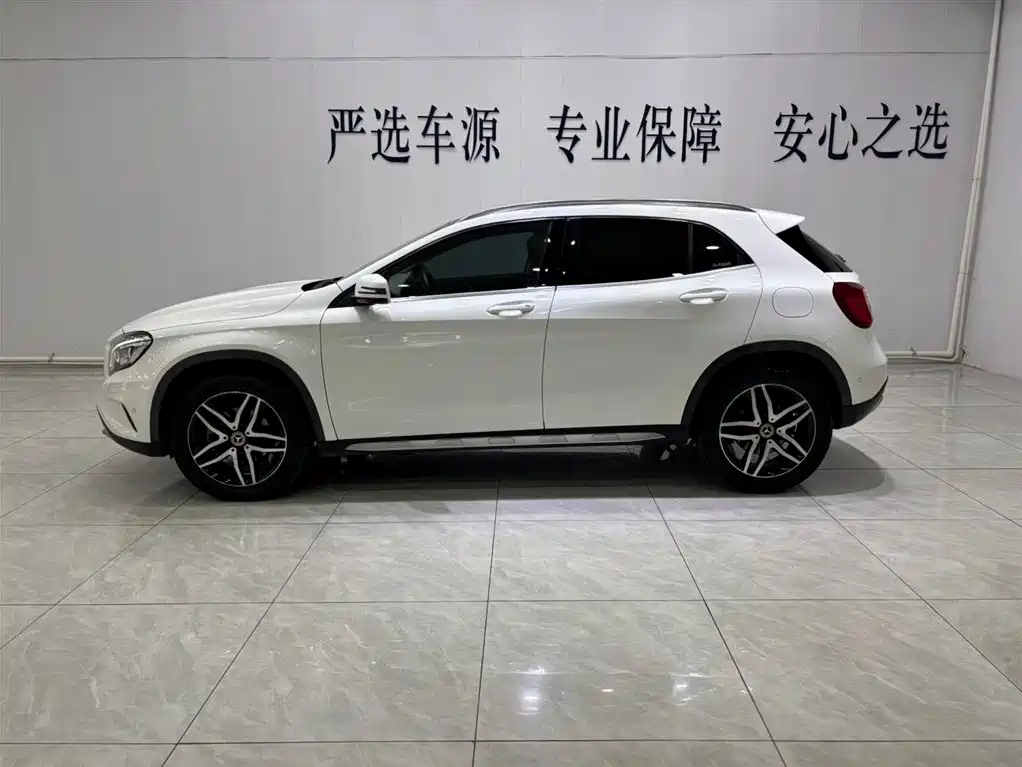 MERCEDES-BENZ GLA