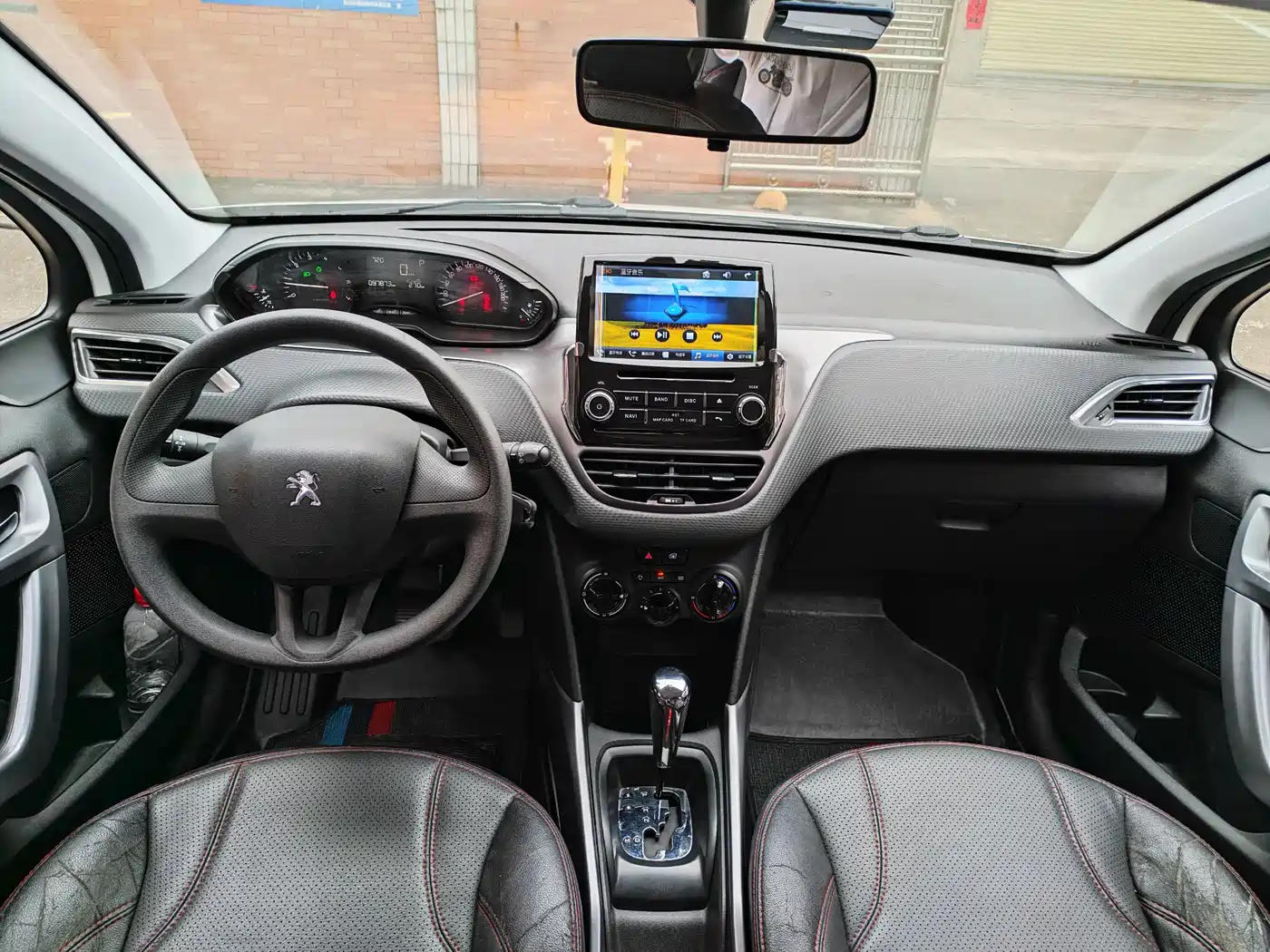 Peugeot 2008 2014 1.6L Automatic Trend Edition фото 5