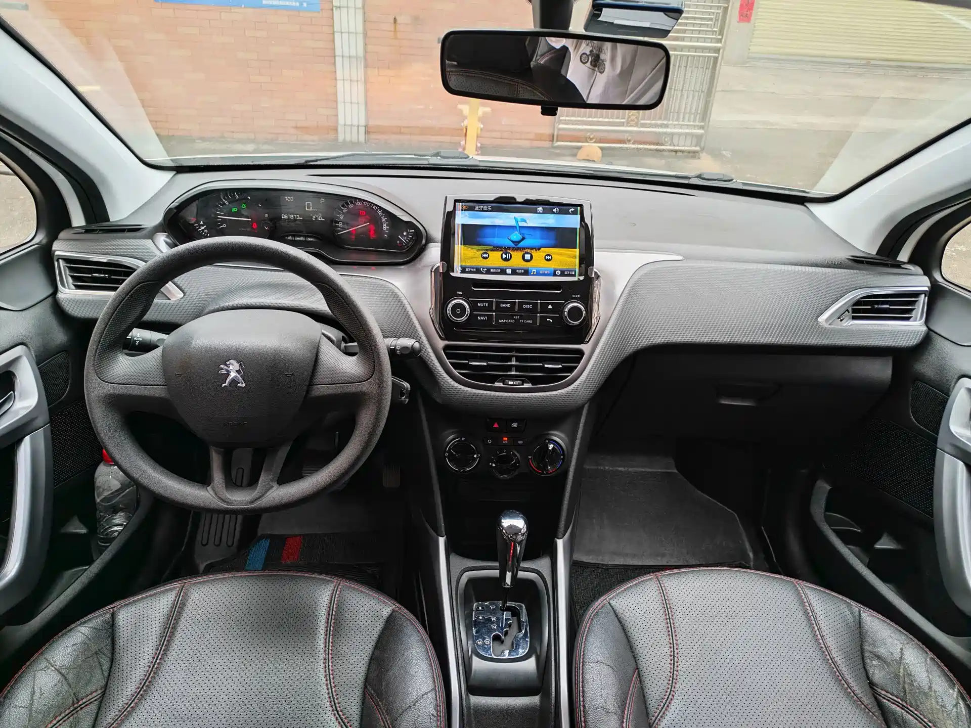 صورة 5 - Peugeot 2008