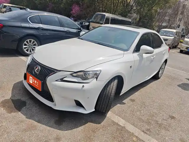 LEXUS IS