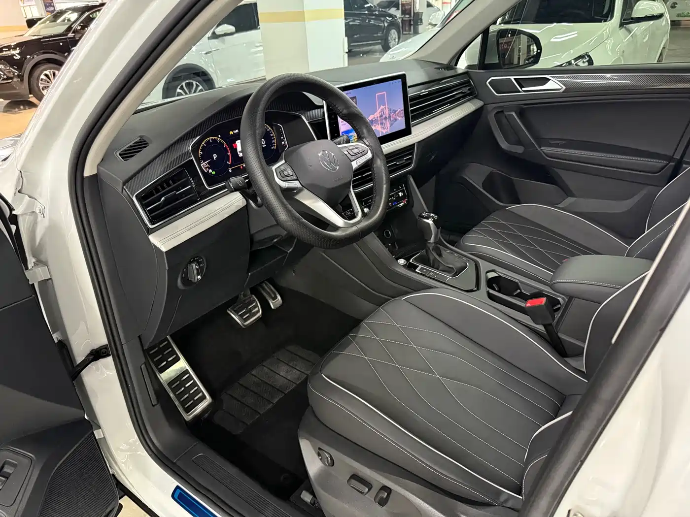 Volkswagen Tiguan L 2026 2025 330TSI Automatic 2WD R-Line Dragon Glory Edition