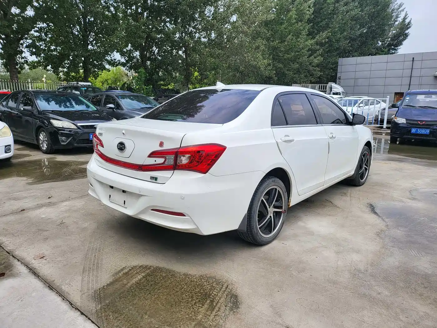 BYD Qin New Energy 2015 2014 1.5T Cool Black Knight Flagship