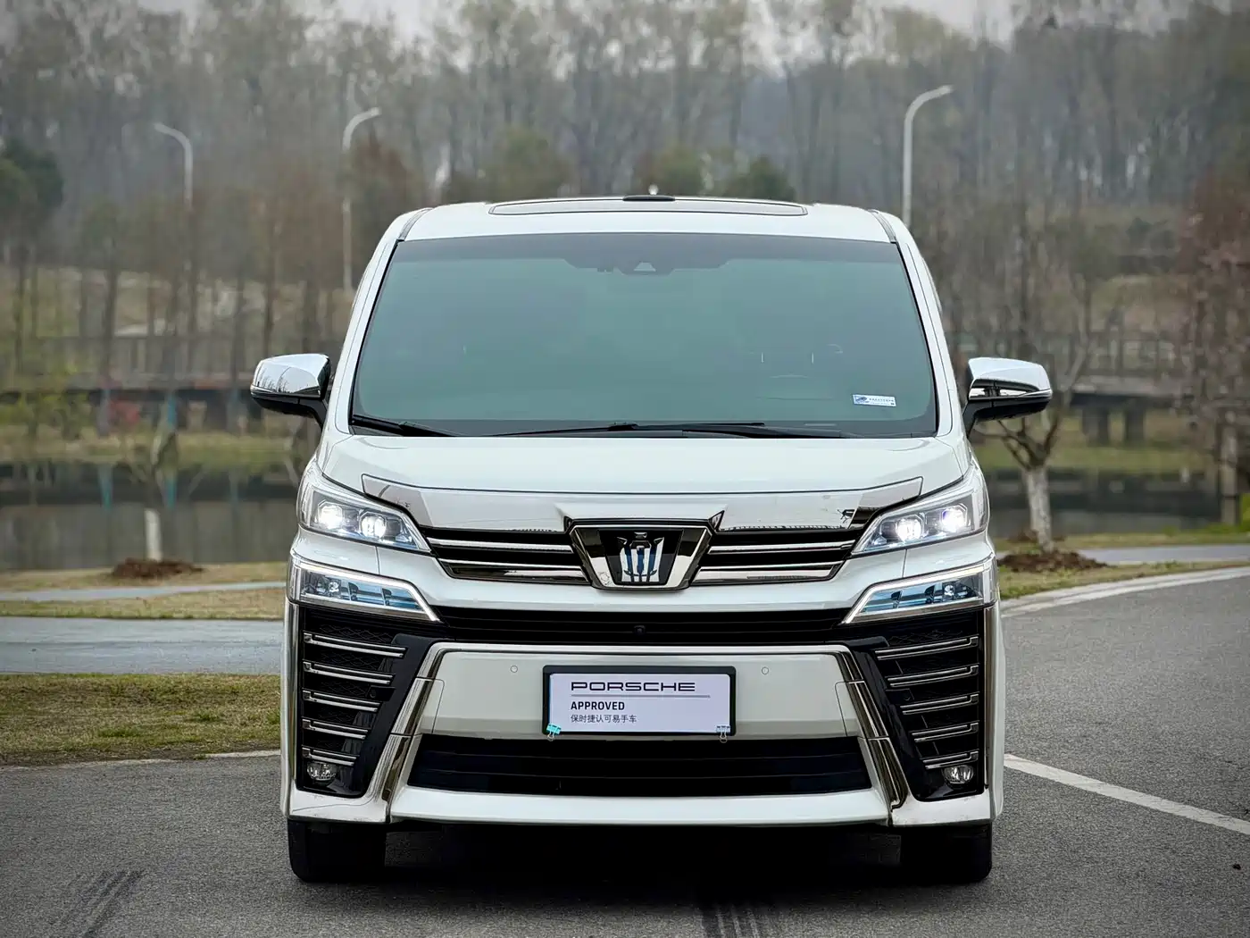 Toyota Vellfire 2021 Crown Hybrid 2.5L HV Supreme Edition фото 2