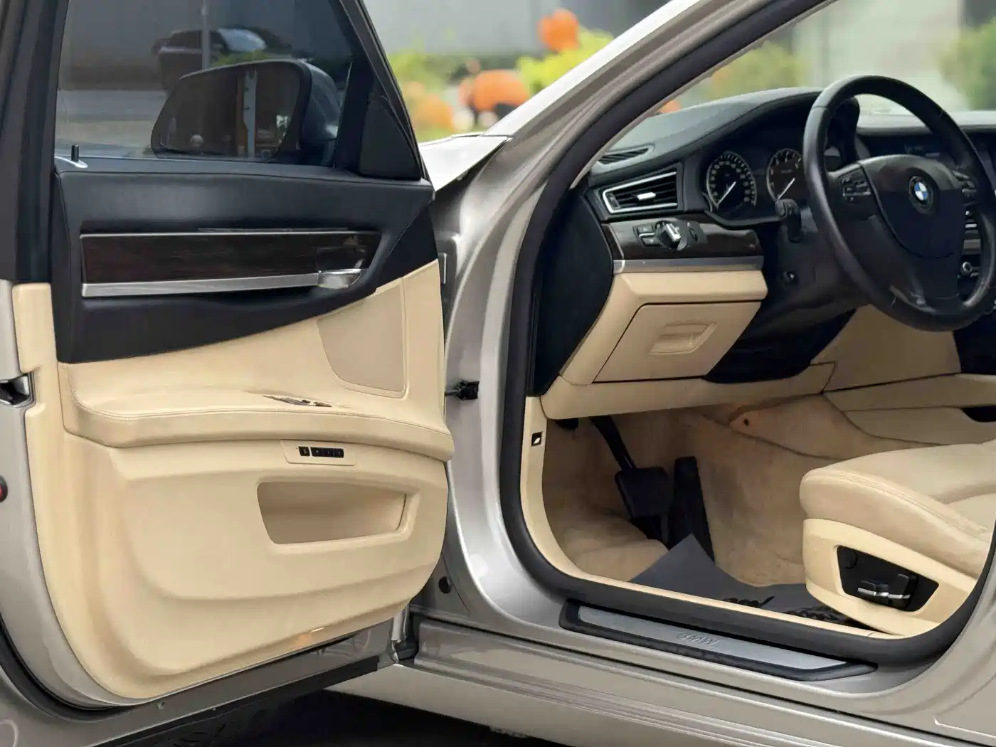 BMW 7 Series 2009 Model 740Li Leading Edition фото 12