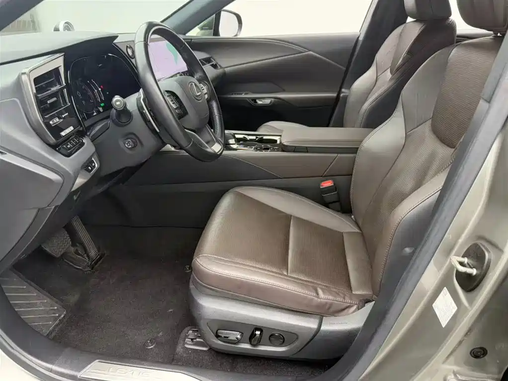 Lexus RX 2023 350h 4WD Pure Edition фото 8