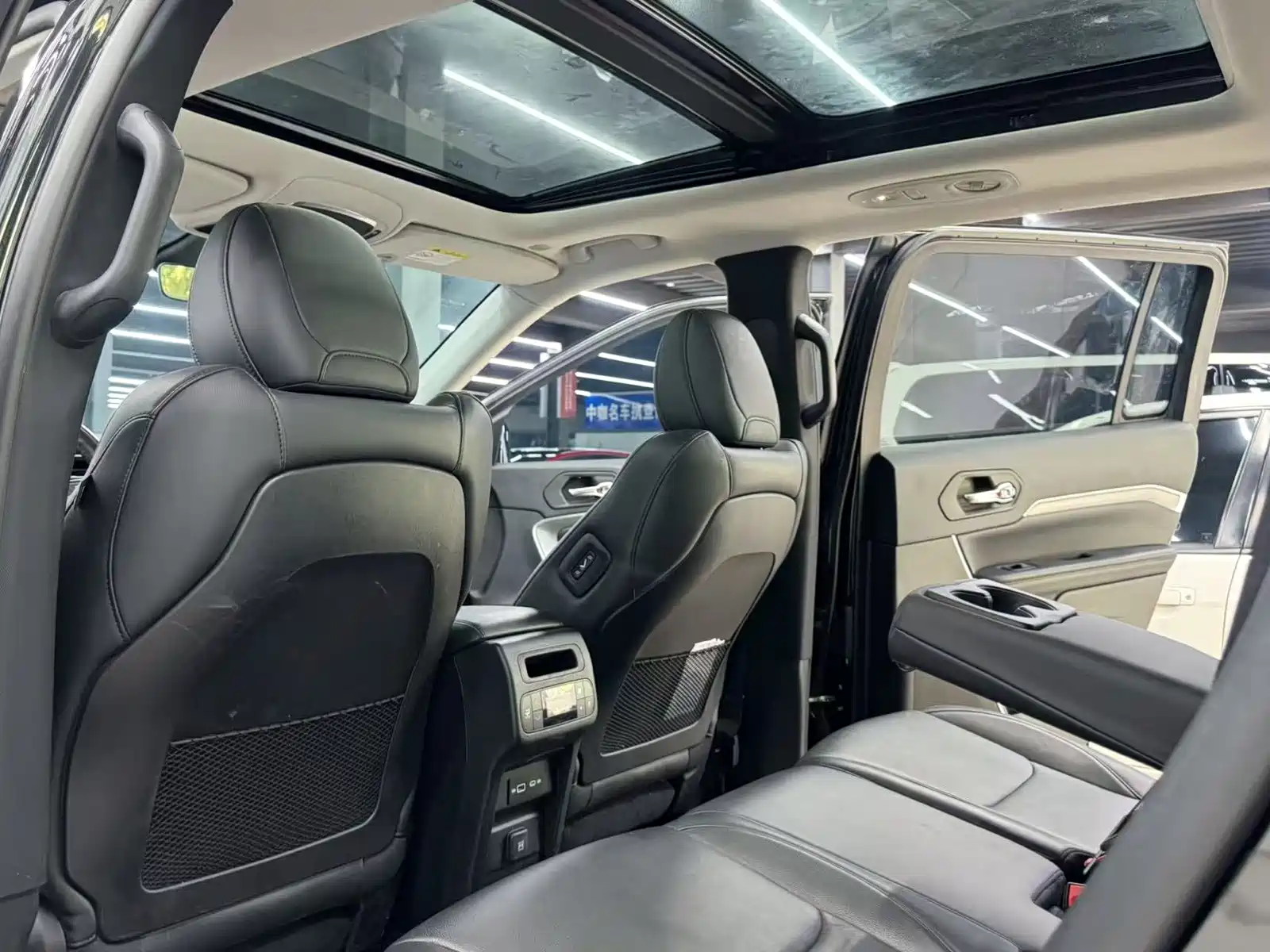 Фото 7 - Jeep Grand Commander