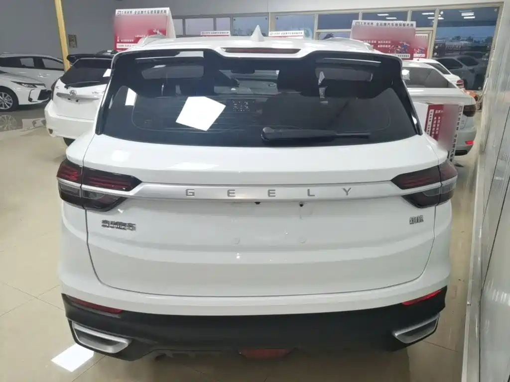 Фото 7 - Geely Coolray