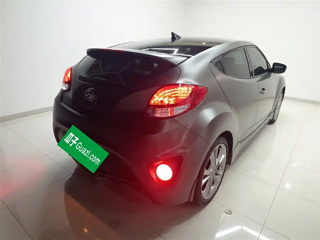 Hyundai Veloster 2015 1.6T Automatic Luxury Edition фото 7