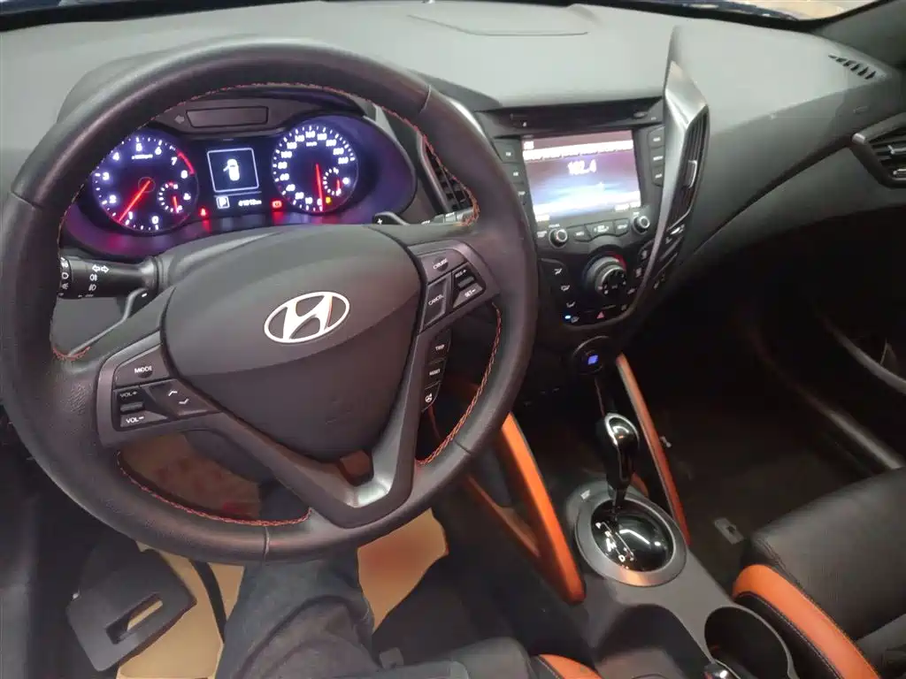 Hyundai Veloster 2015 1.6T Automatic Luxury Edition фото 10