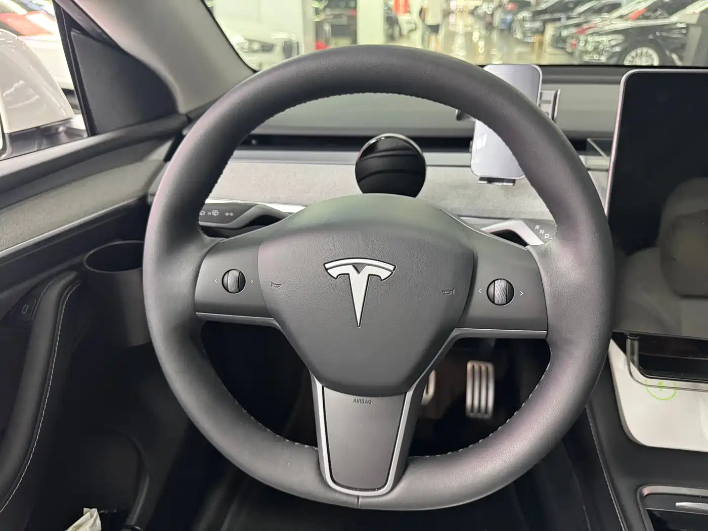 Tesla Model Y 2024 Performance фото 8