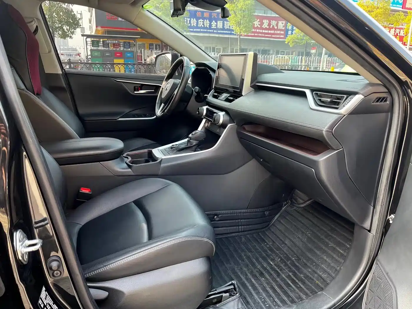 Toyota RAV4 Rongfang 2021 Hybrid 2.5L E-CVT AWD Elite PLUS Edition фото 9