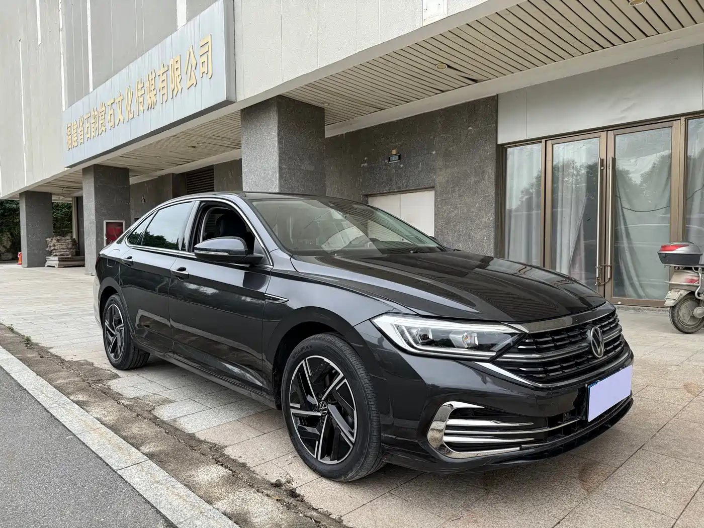 Volkswagen Sagitar 2023 300TSI DSG Surpassing Edition фото 3