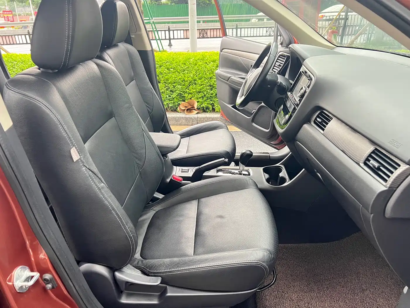 Mitsubishi Outlander (Import) 2014 2.4L 4WD Luxury Value Edition 5-seater фото 15