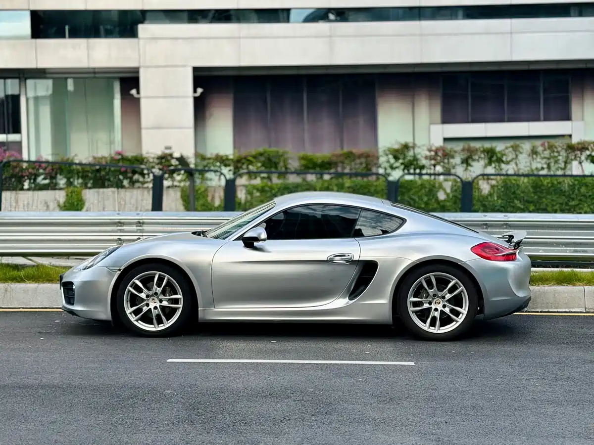 Photo 3 - Porsche Cayman