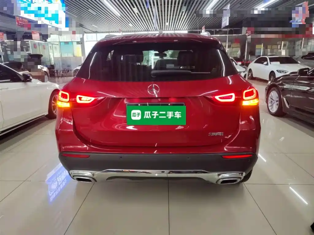 MERCEDES-BENZ GLA