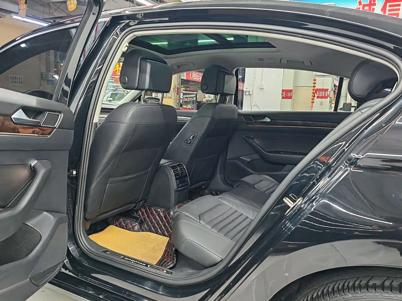 Volkswagen Magotan 2018 Facelift 330TSI DSG Luxury фото 14