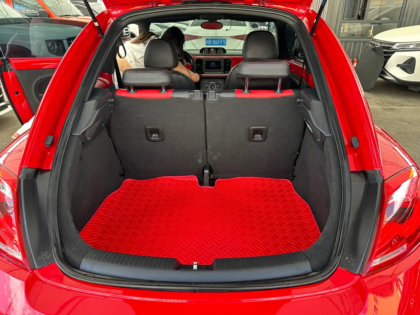 Volkswagen Beetle 2013 1.4TSI Fashion Edition фото 16