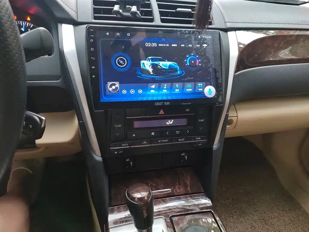 Toyota Camry 2015 2.0G Leading Edition фото 10