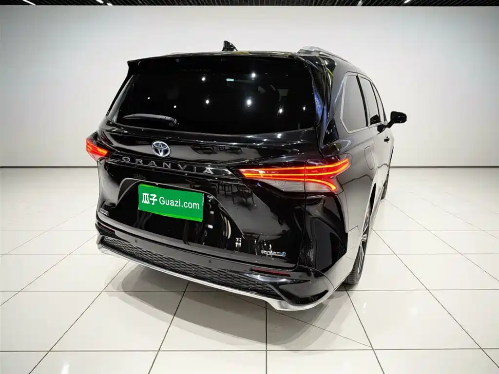 Toyota Granvia 2023 2.5L Hybrid VIP Edition фото 7