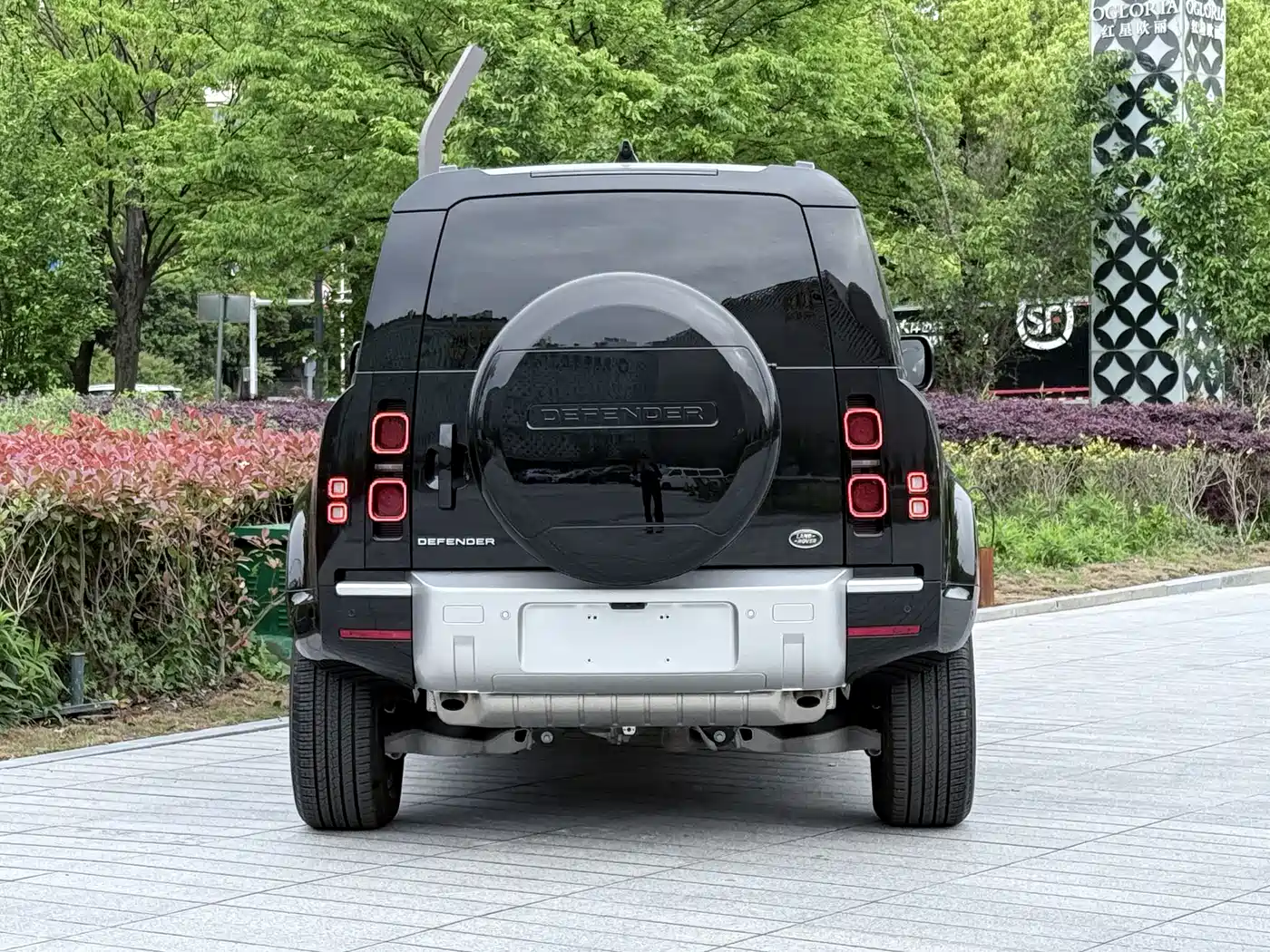 Land Rover Defender 2024 110 3.0T P400 XS фото 9