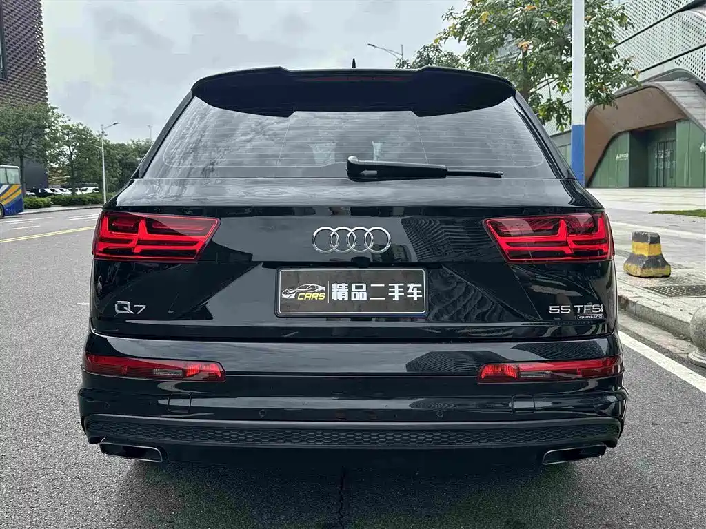 Фото 8 - Audi Q7