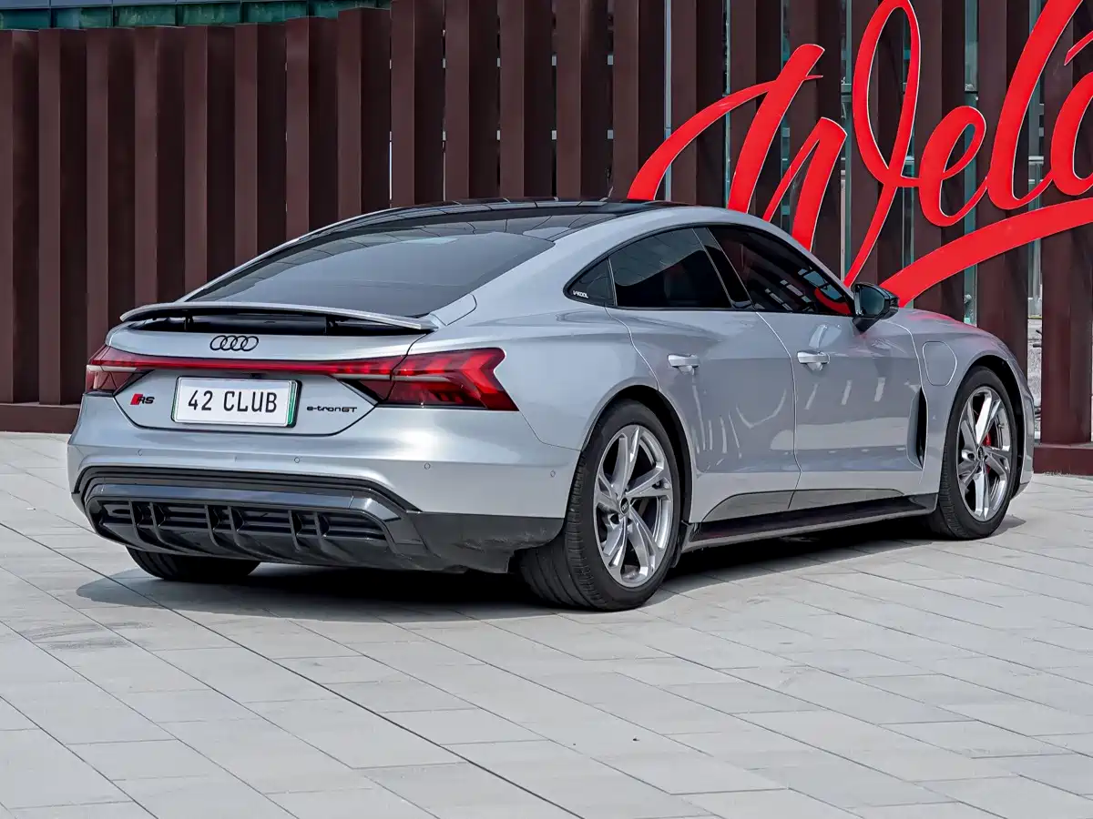 Audi e-tron GT 2024 2023 Base Model