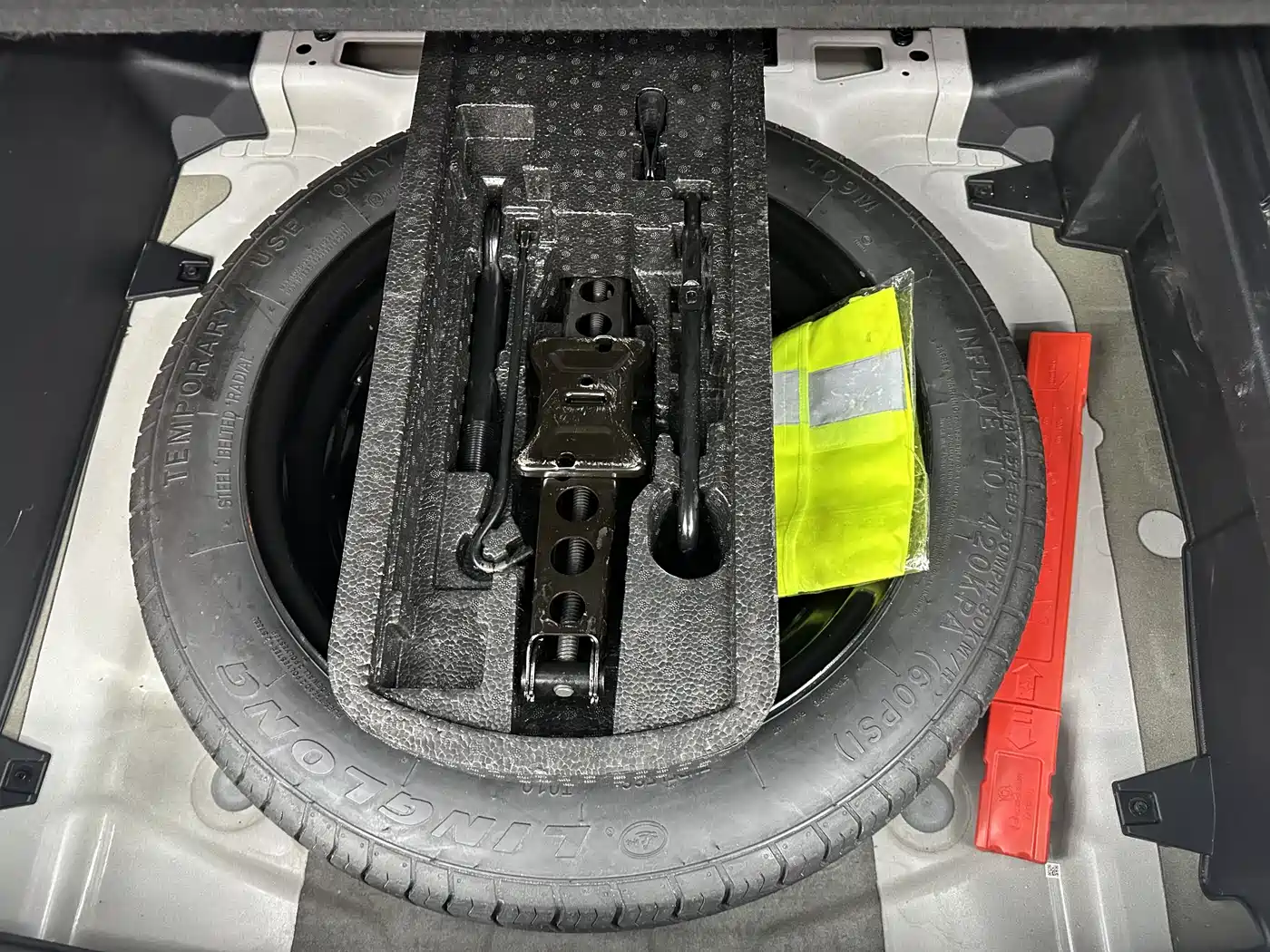 GEELY AUTOMOBILE VISION X6