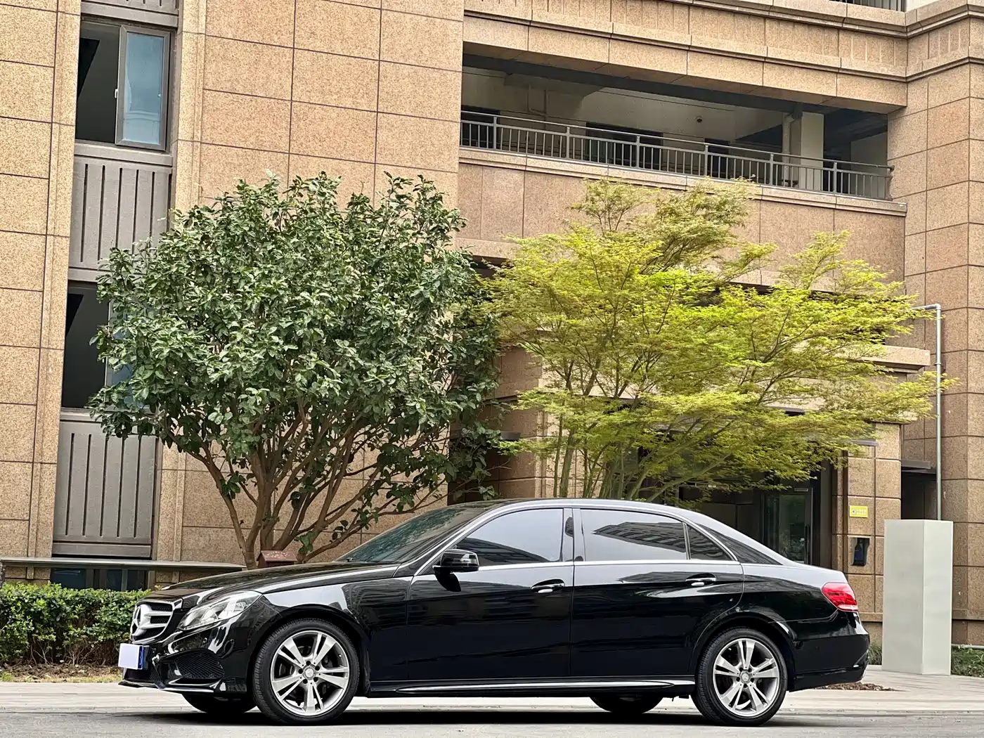 Mercedes-Benz E-Class 2015 E 320 L Sport 4MATIC фото 25