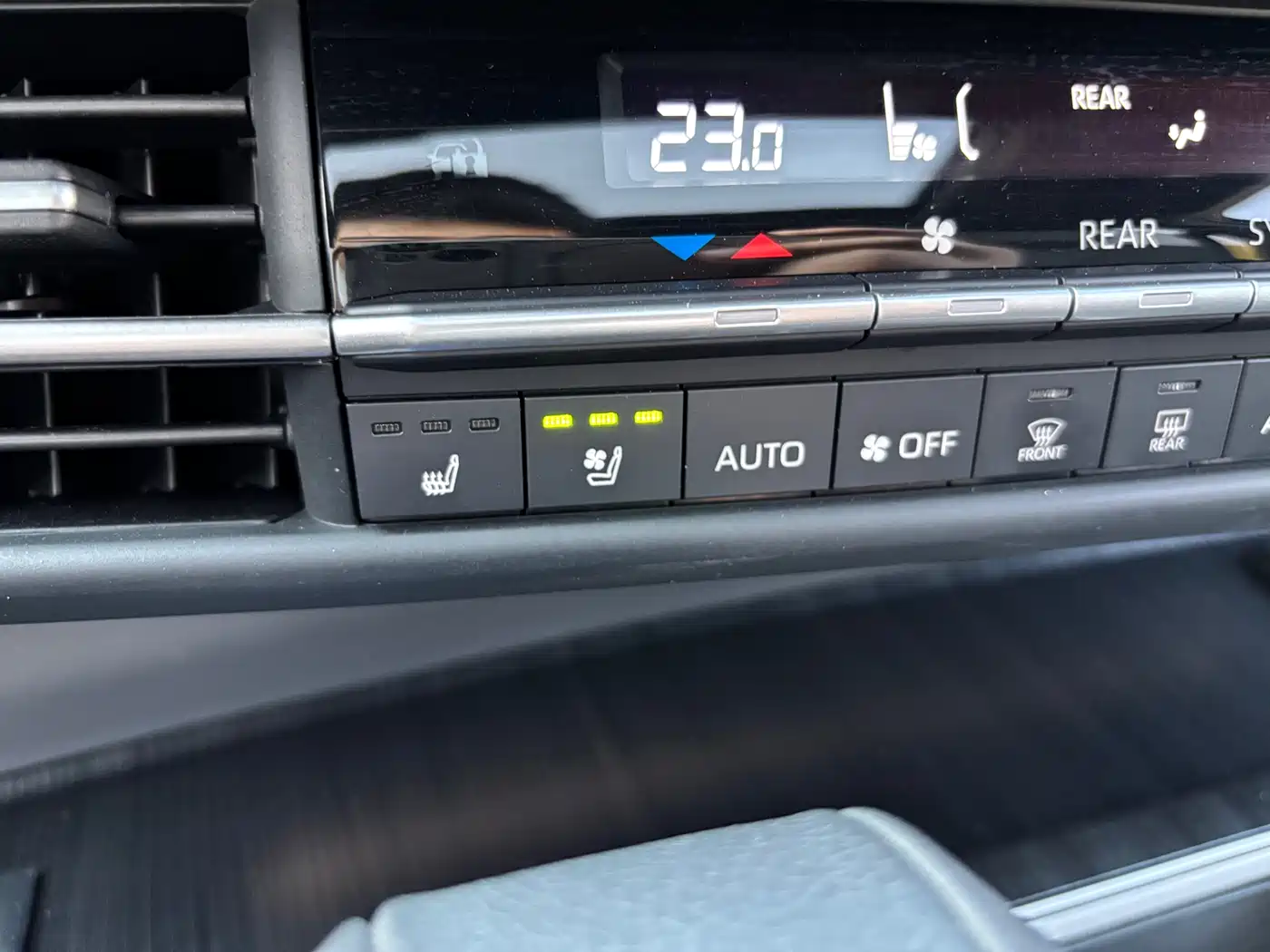 Toyota Sienna 2024 2.5L Hybrid Premium Edition фото 18