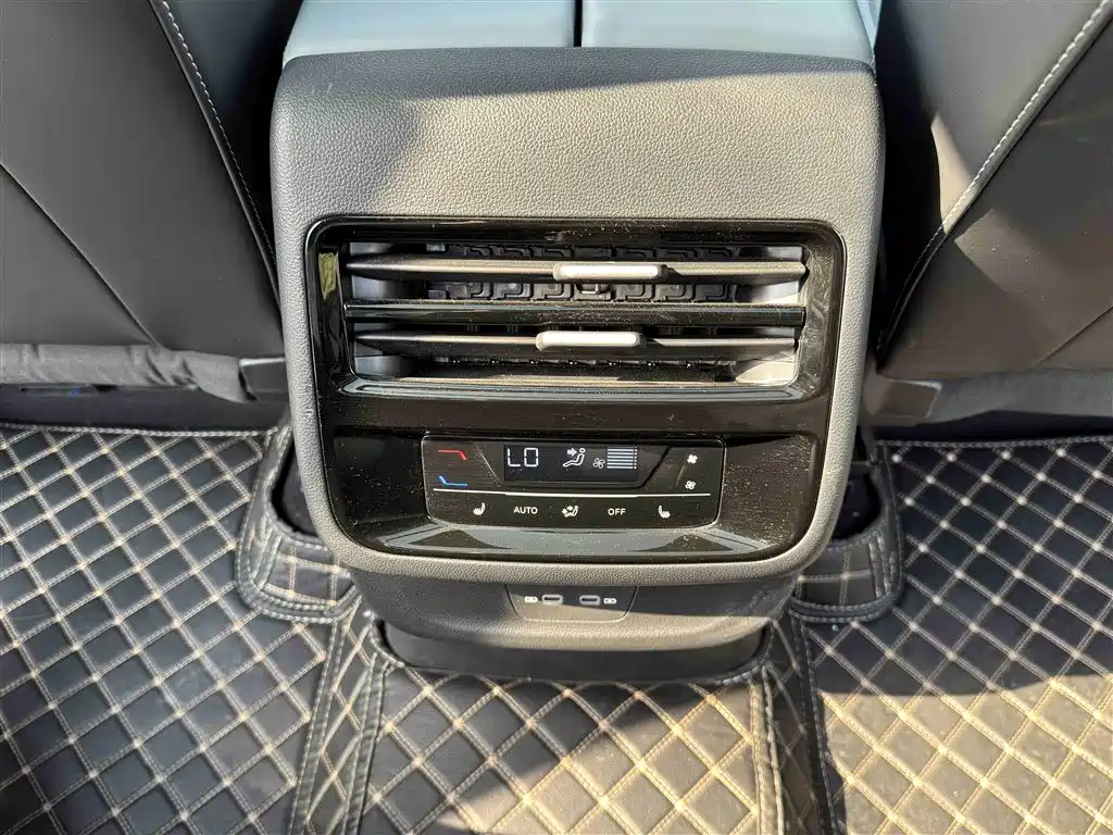 Volkswagen Teramont 2025 Model Teramont Pro 450TSI 4WD Cross Country Edition фото 11