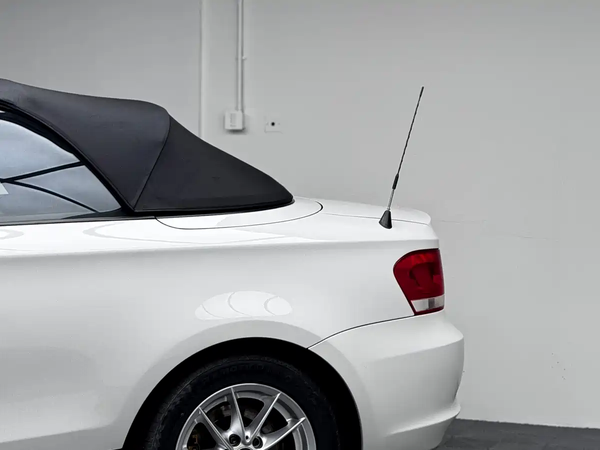 BMW 1 Series (Import) 2011 120i Convertible фото 4