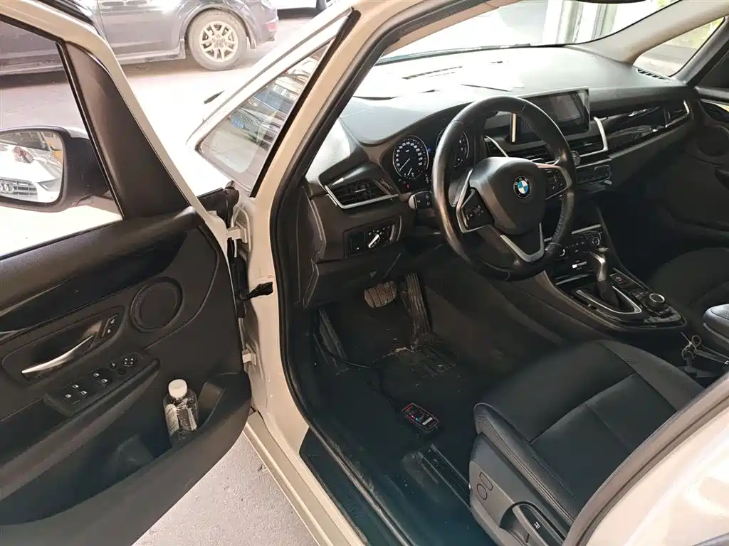 BMW 2 Series Touring 2018 218i Luxury Line фото 13