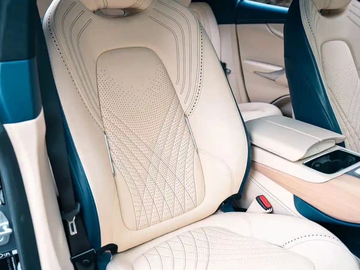 Фото 9 - Aston Martin DBX