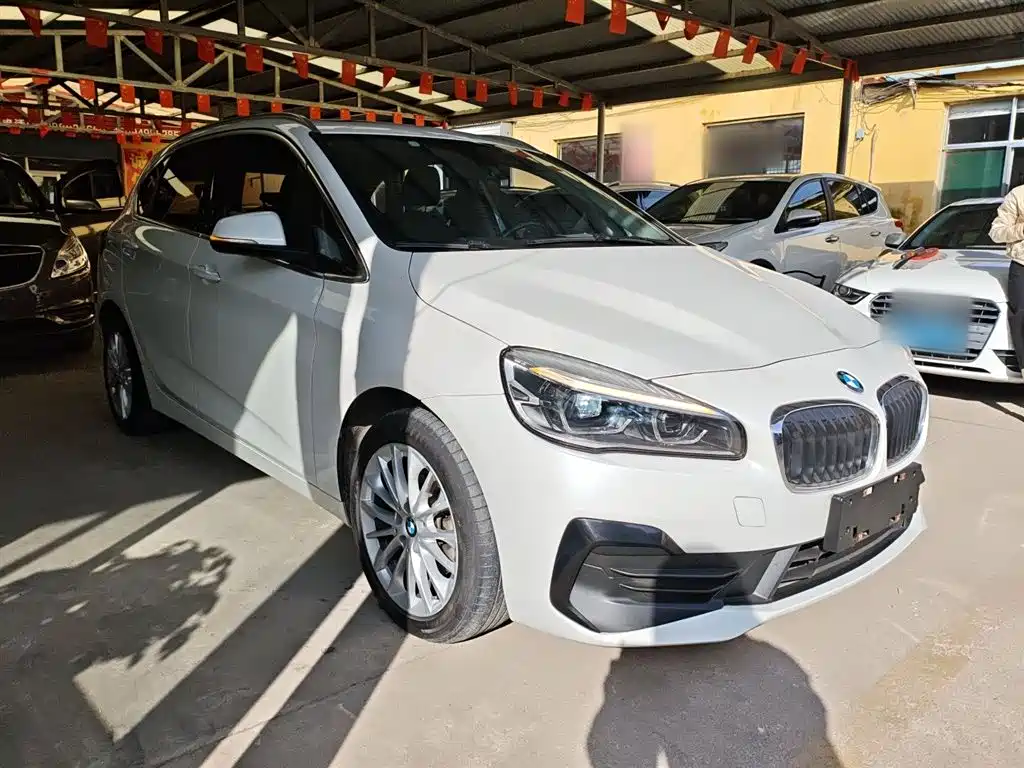 BMW 2 Series Touring 2018 218i Luxury Line фото 23