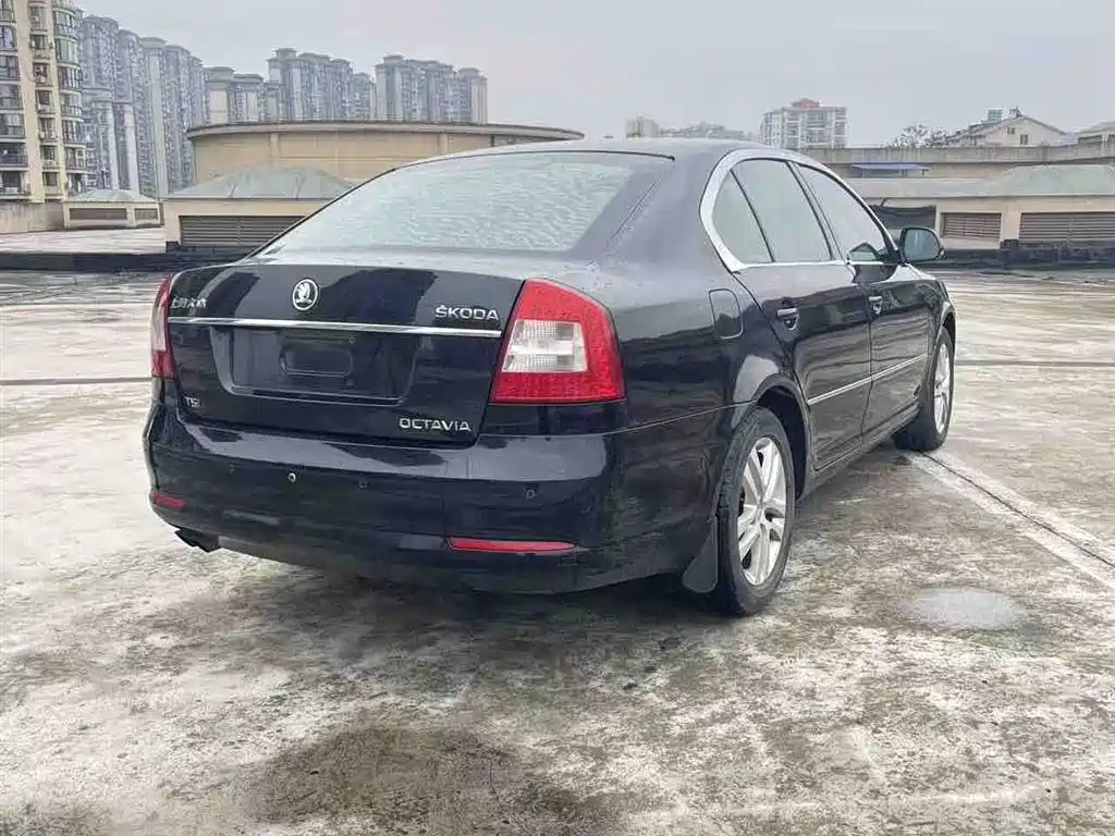 Škoda Octavia 2012 1.4TSI DSG Yizun Edition фото 3