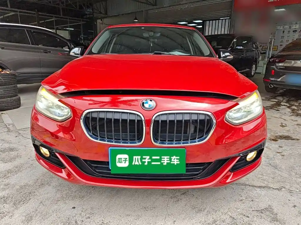 BMW 1 Series 2017 118i Sport фото 3