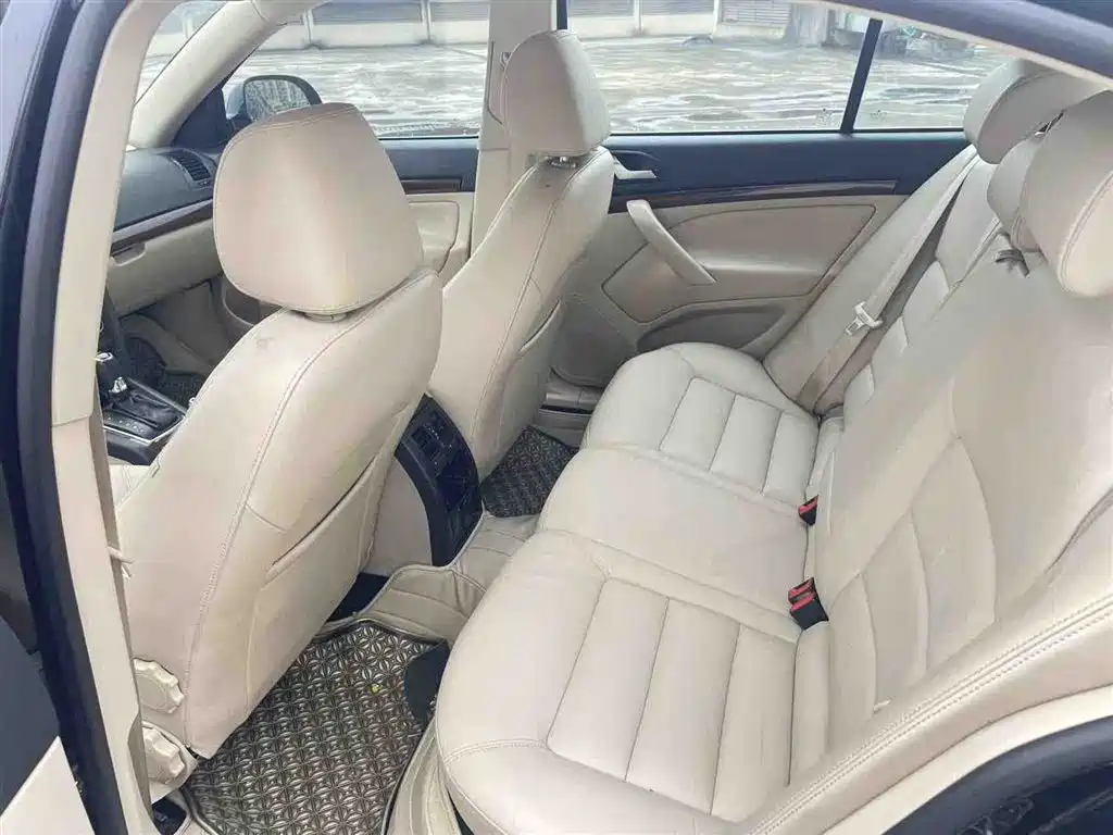 Škoda Octavia 2012 1.4TSI DSG Yizun Edition фото 6