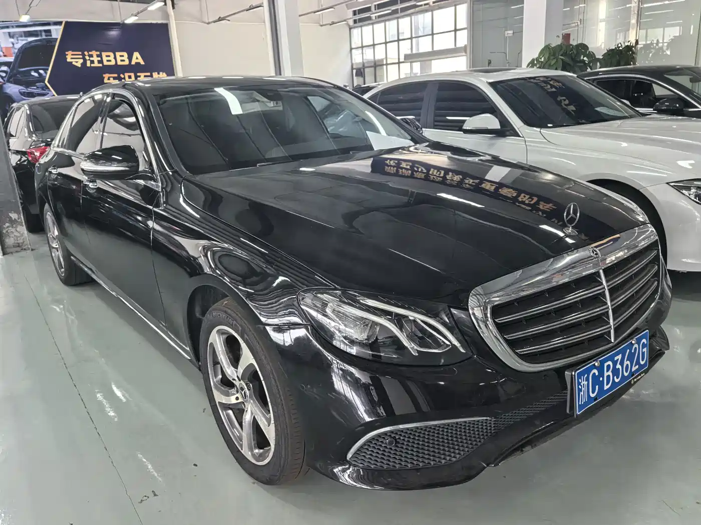 Фото 3 - Mercedes-Benz E-Class