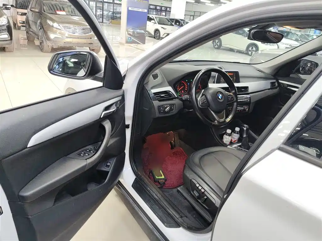 BMW X1 2016 sDrive18Li Premium Model фото 16