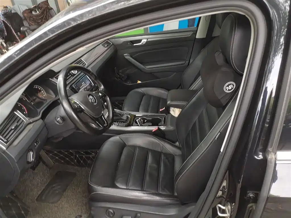 Volkswagen Passat 2017 330TSI DSG Prestige фото 8