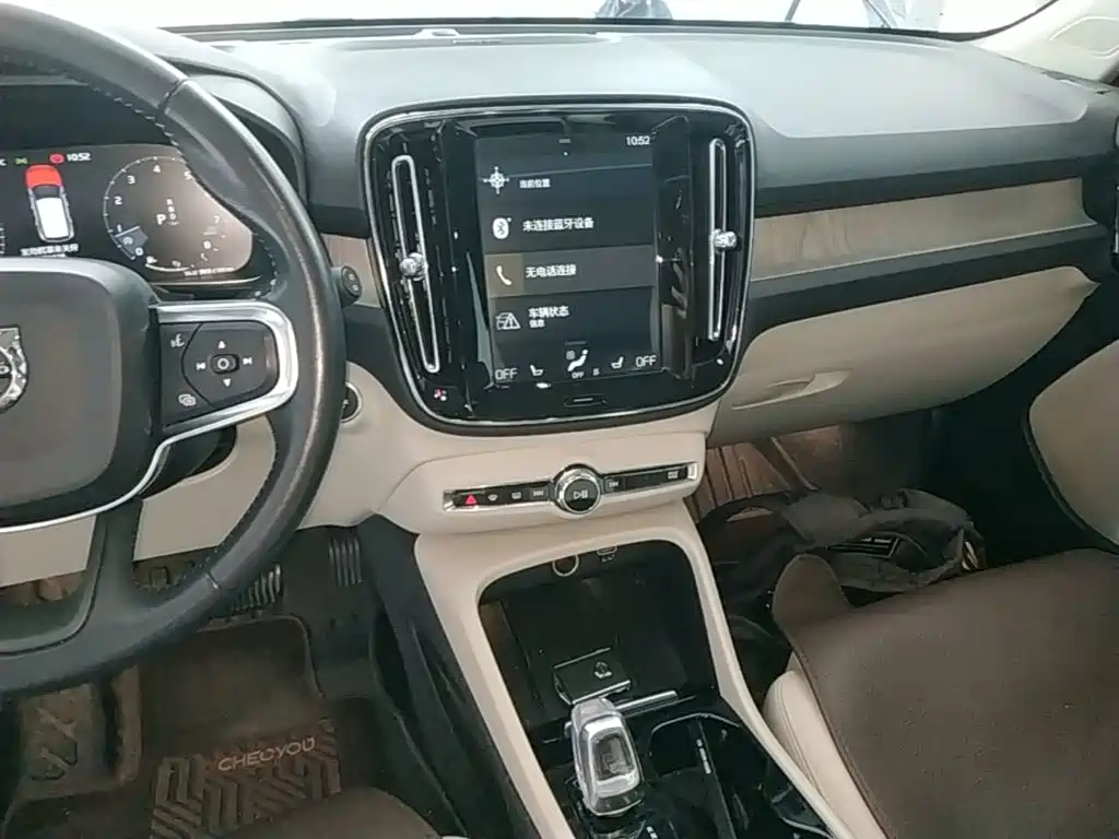 Фото 13 - Volvo XC40